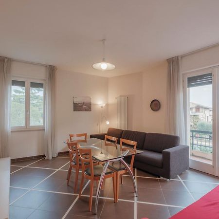 Aura Home Sirmione - 2 Bedrooms Apartment Bagian luar foto