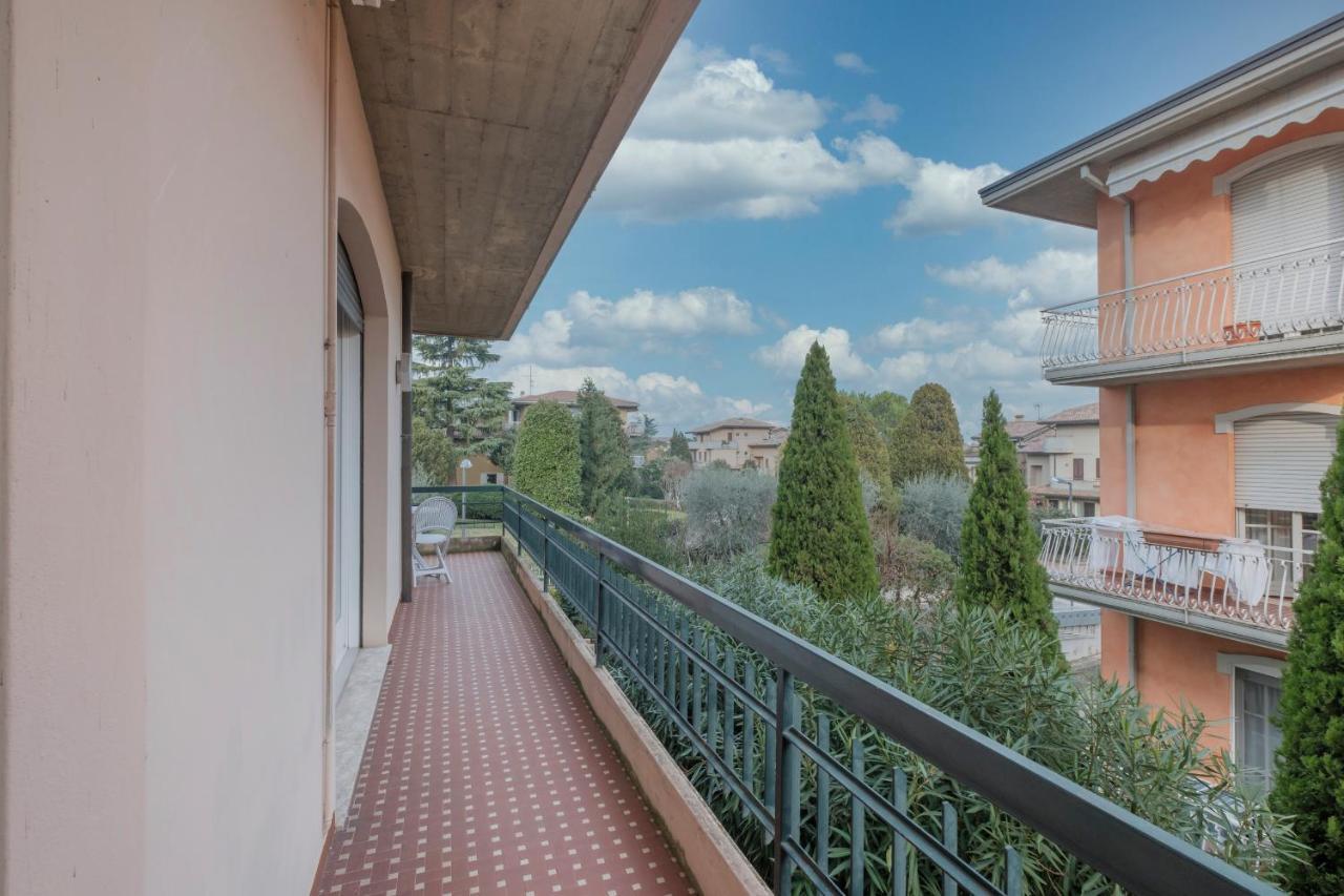 Aura Home Sirmione - 2 Bedrooms Apartment Bagian luar foto