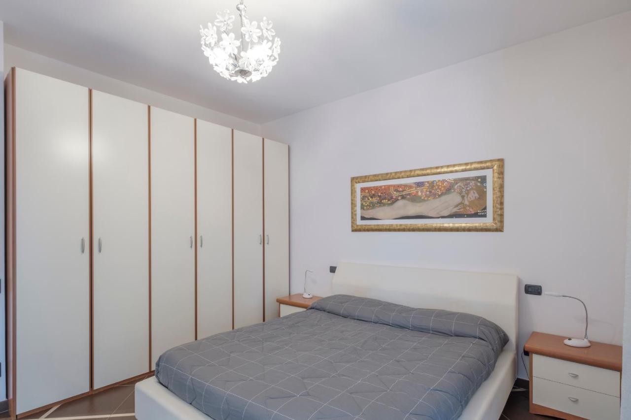 Aura Home Sirmione - 2 Bedrooms Apartment Bagian luar foto