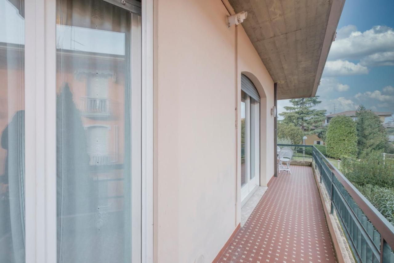 Aura Home Sirmione - 2 Bedrooms Apartment Bagian luar foto