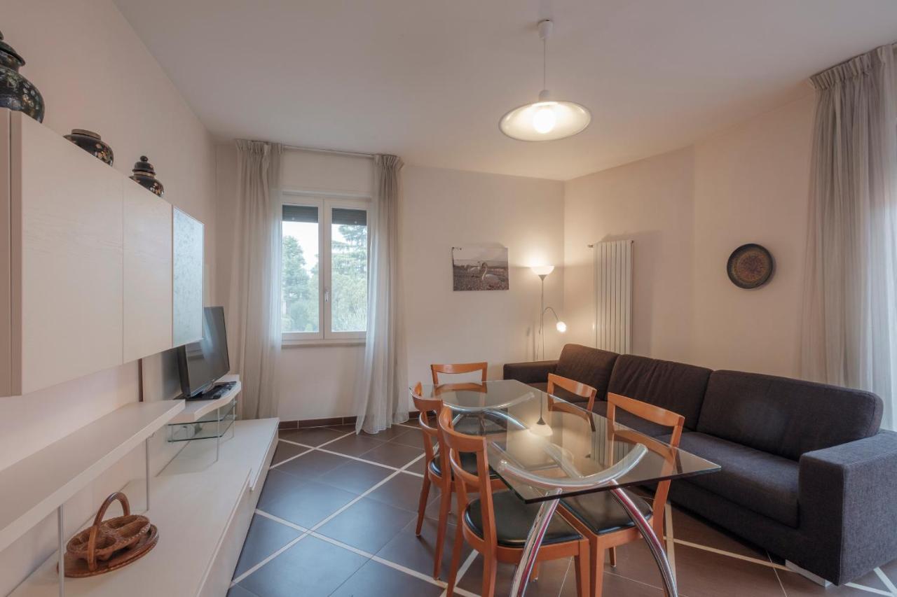 Aura Home Sirmione - 2 Bedrooms Apartment Bagian luar foto