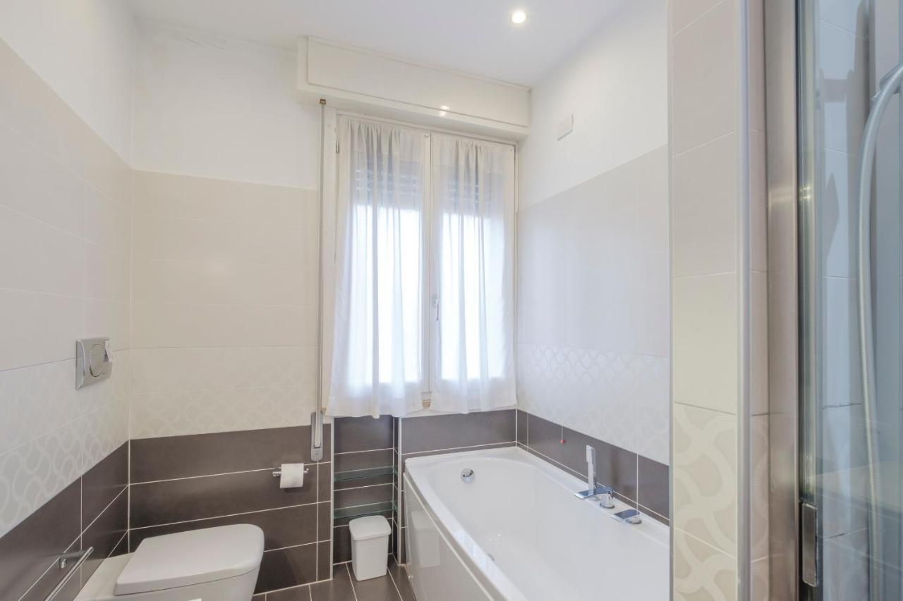 Aura Home Sirmione - 2 Bedrooms Apartment Bagian luar foto