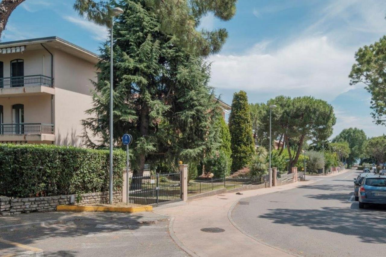 Aura Home Sirmione - 2 Bedrooms Apartment Bagian luar foto