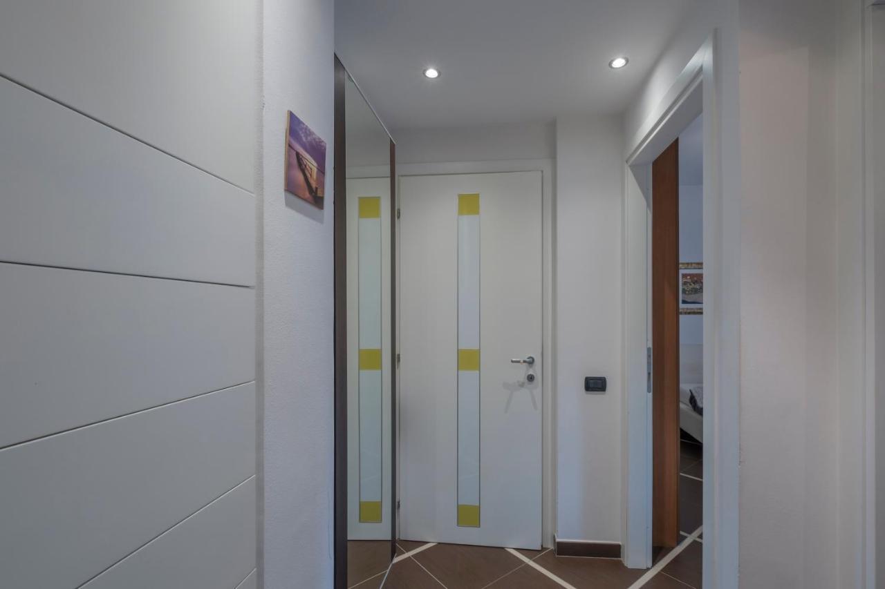 Aura Home Sirmione - 2 Bedrooms Apartment Bagian luar foto