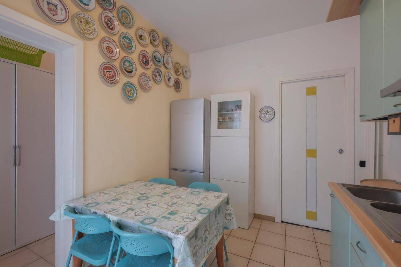 Aura Home Sirmione - 2 Bedrooms Apartment Bagian luar foto