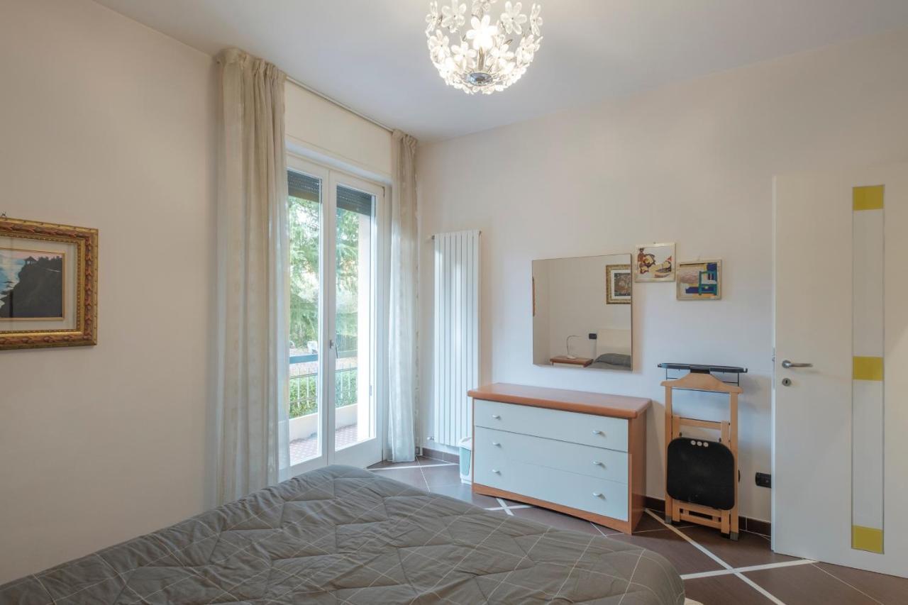 Aura Home Sirmione - 2 Bedrooms Apartment Bagian luar foto
